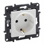 Gniazdo pojedyncze elektryczne ścienne Niloe Step Legrand 863120 biały