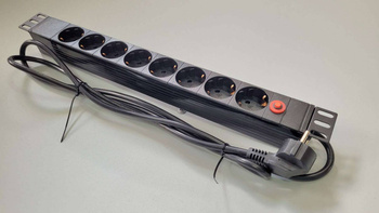 Rack 19 Listwa zasil. 8x230V 1U z wył.